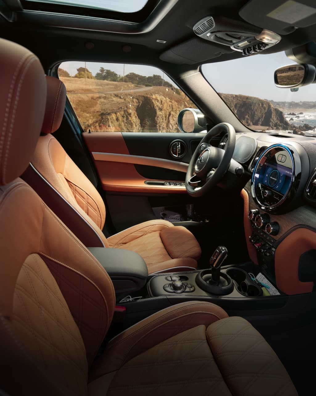 Closeup view of the front row of a MINI Countryman from the perspective of the front passenger’s seat.