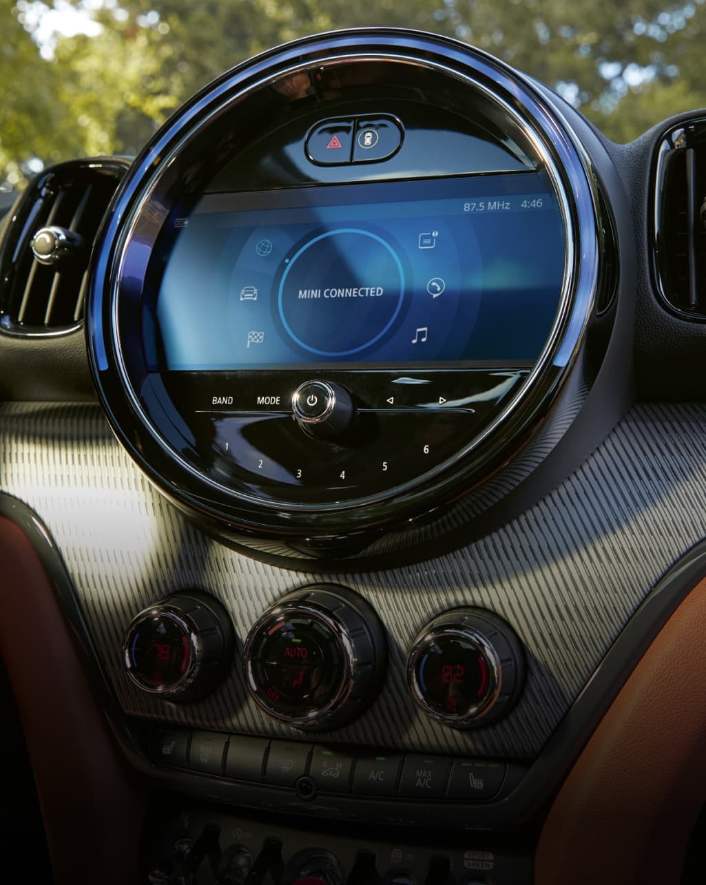 Closeup view of the 8.8” touchscreen media display in a MINI Countryman.